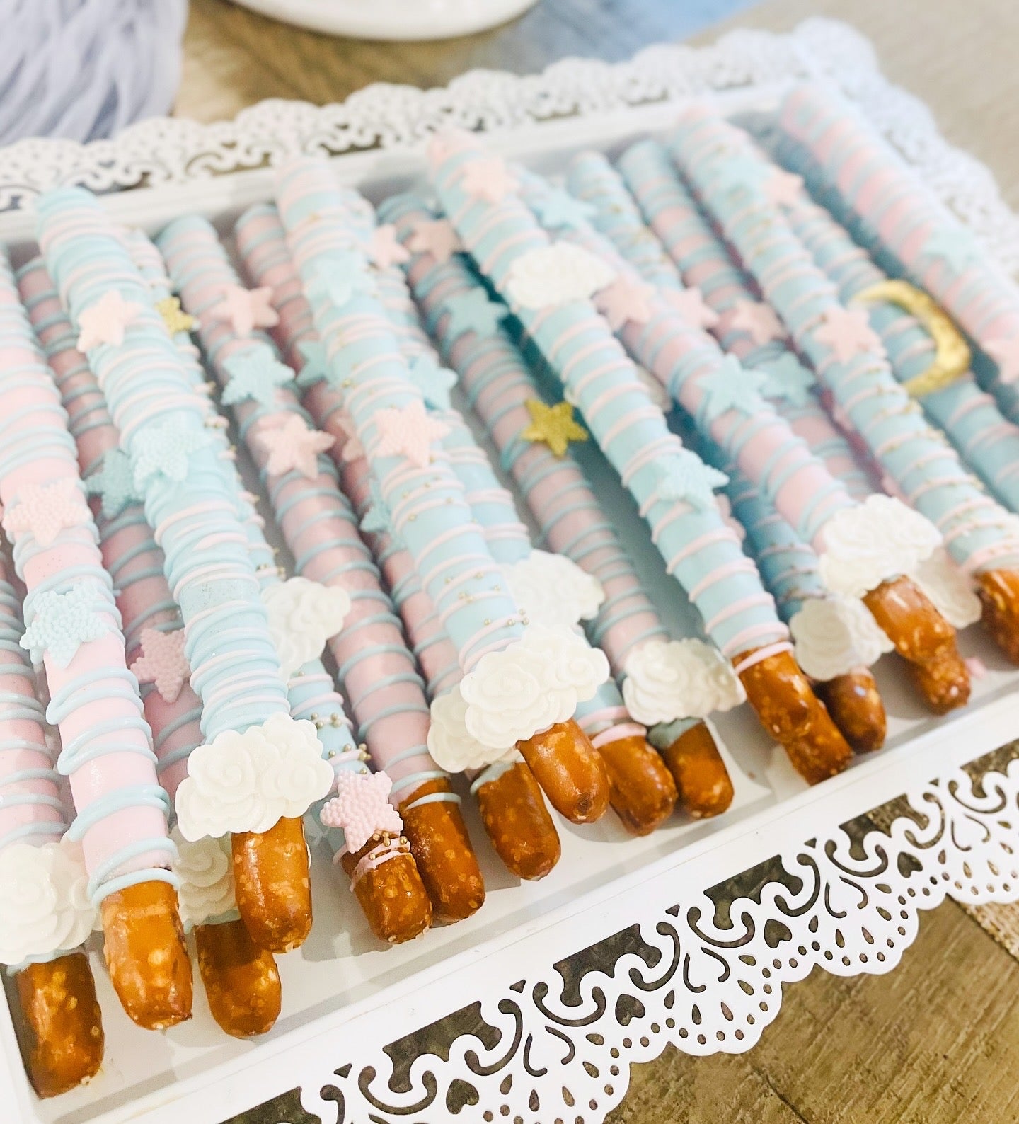 gender reveal chocolate pretzels