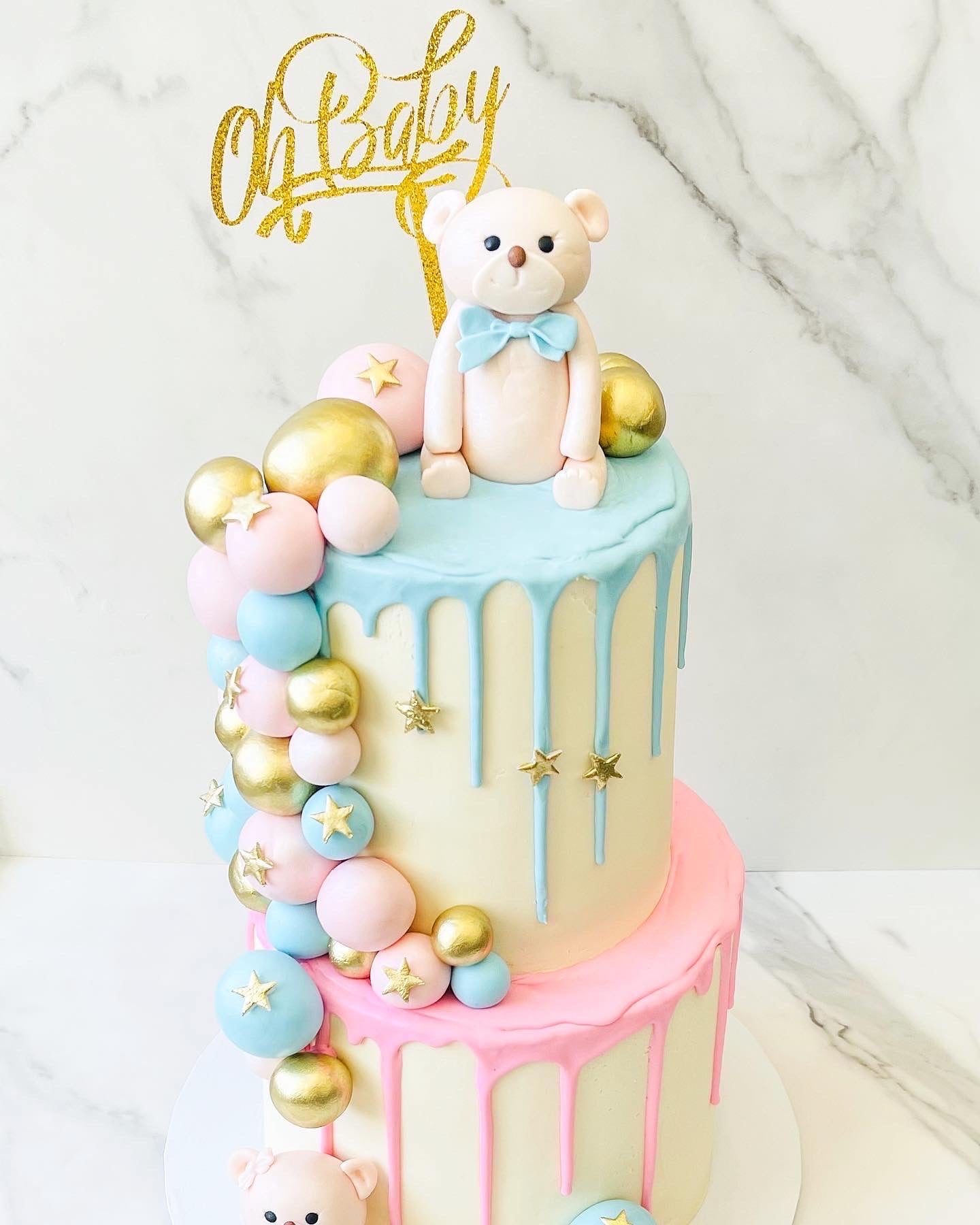 Baby reveal cakes