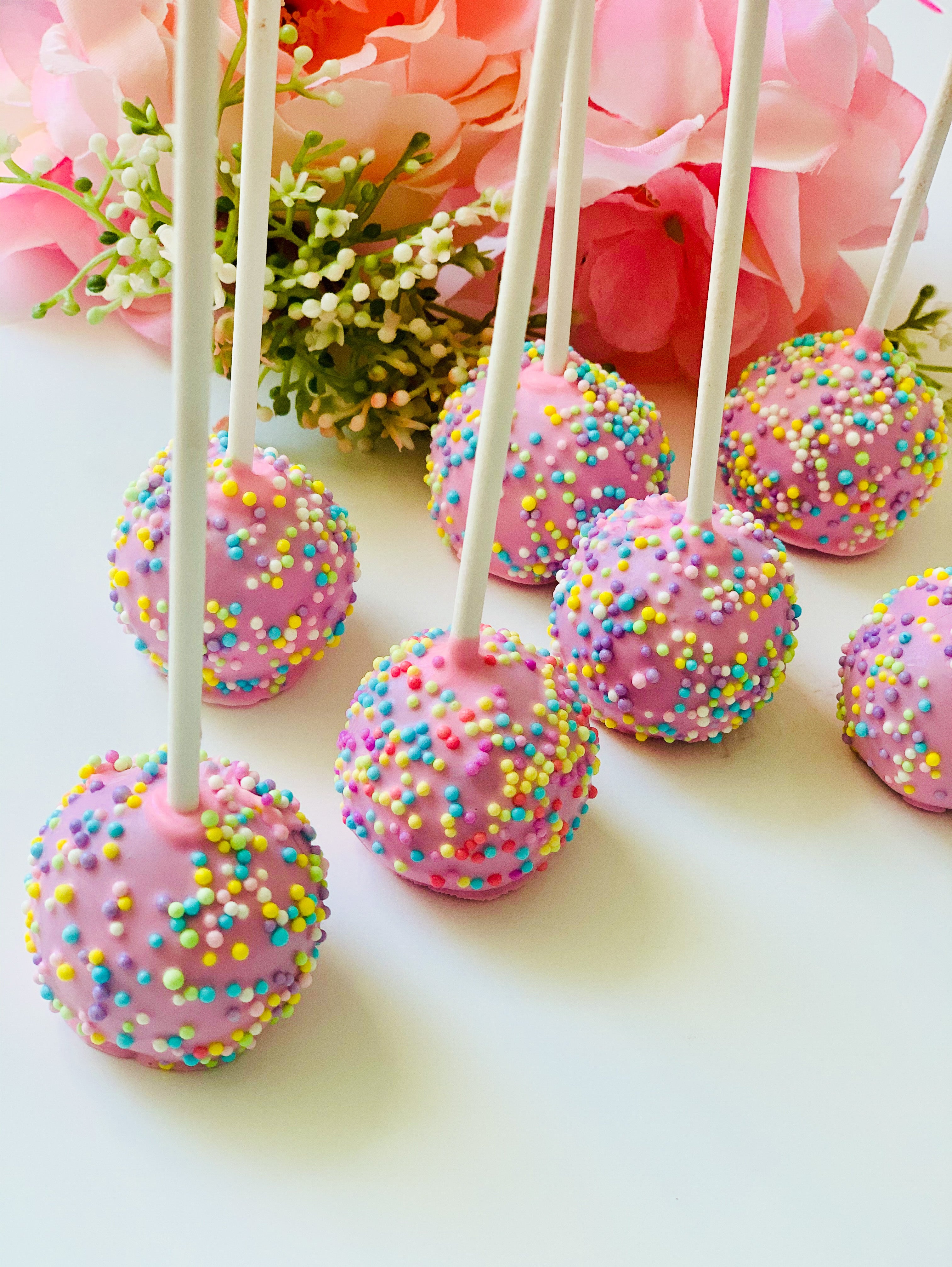Easy Cake Pops (No Baking Required!)