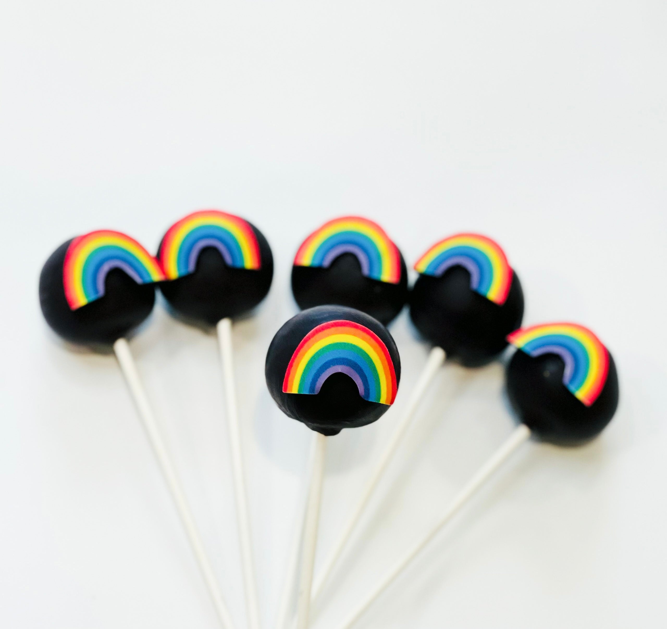 Taste the Rainbow With These Amazing Colorful Cake Pops